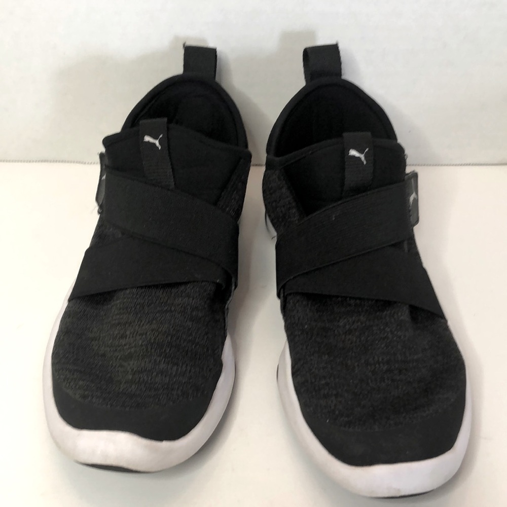Puma 7 1/2  Black Sneaker